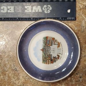 Decorative Gold Rimmed 4" plate with wall hanger of St Peter's Basilica